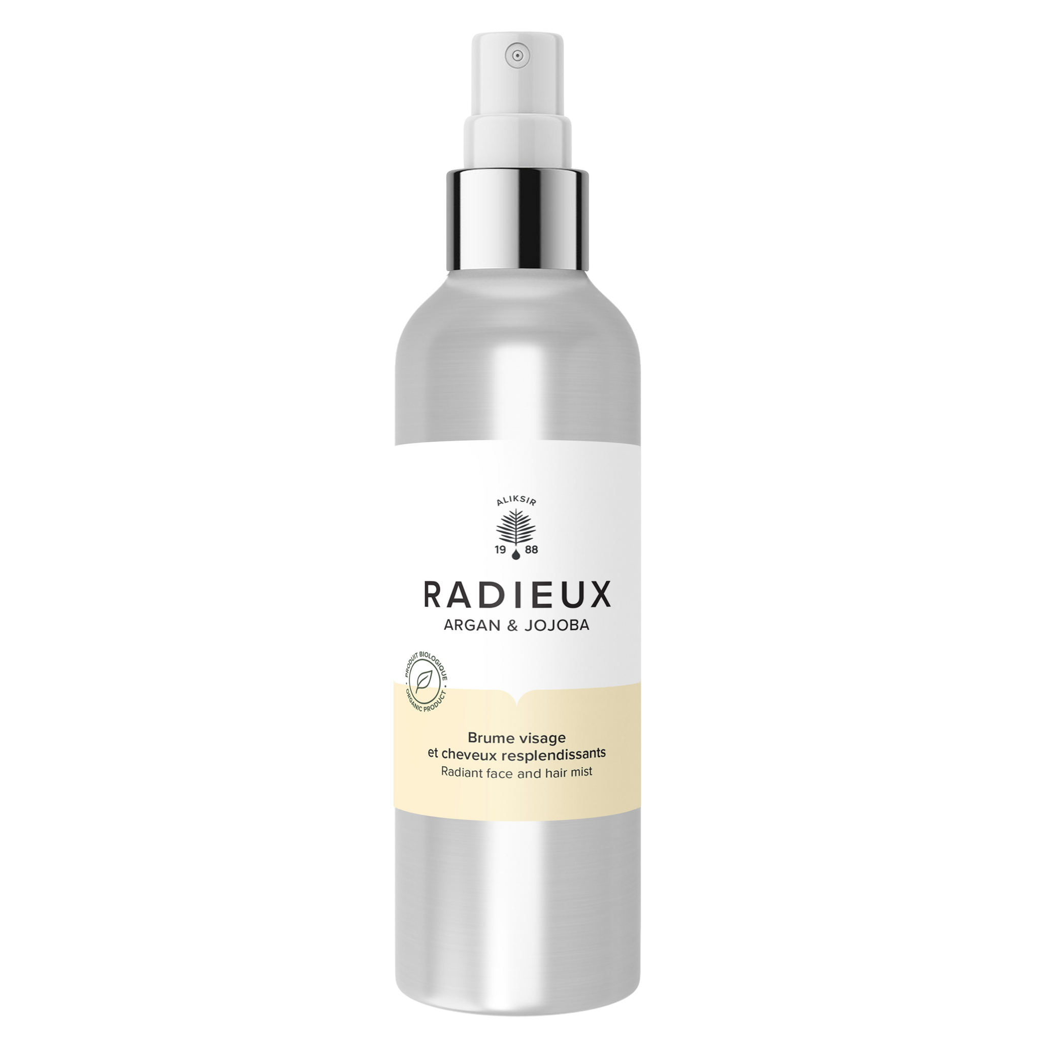 Radieux, brume visage et cheveux resplendissants